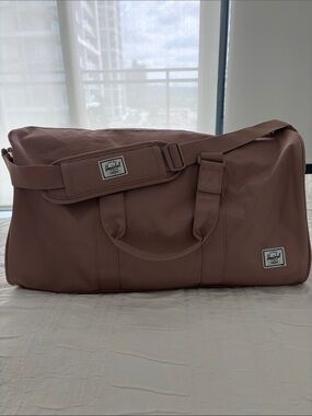 Herschel Duffel Bag in Dusty Rose
